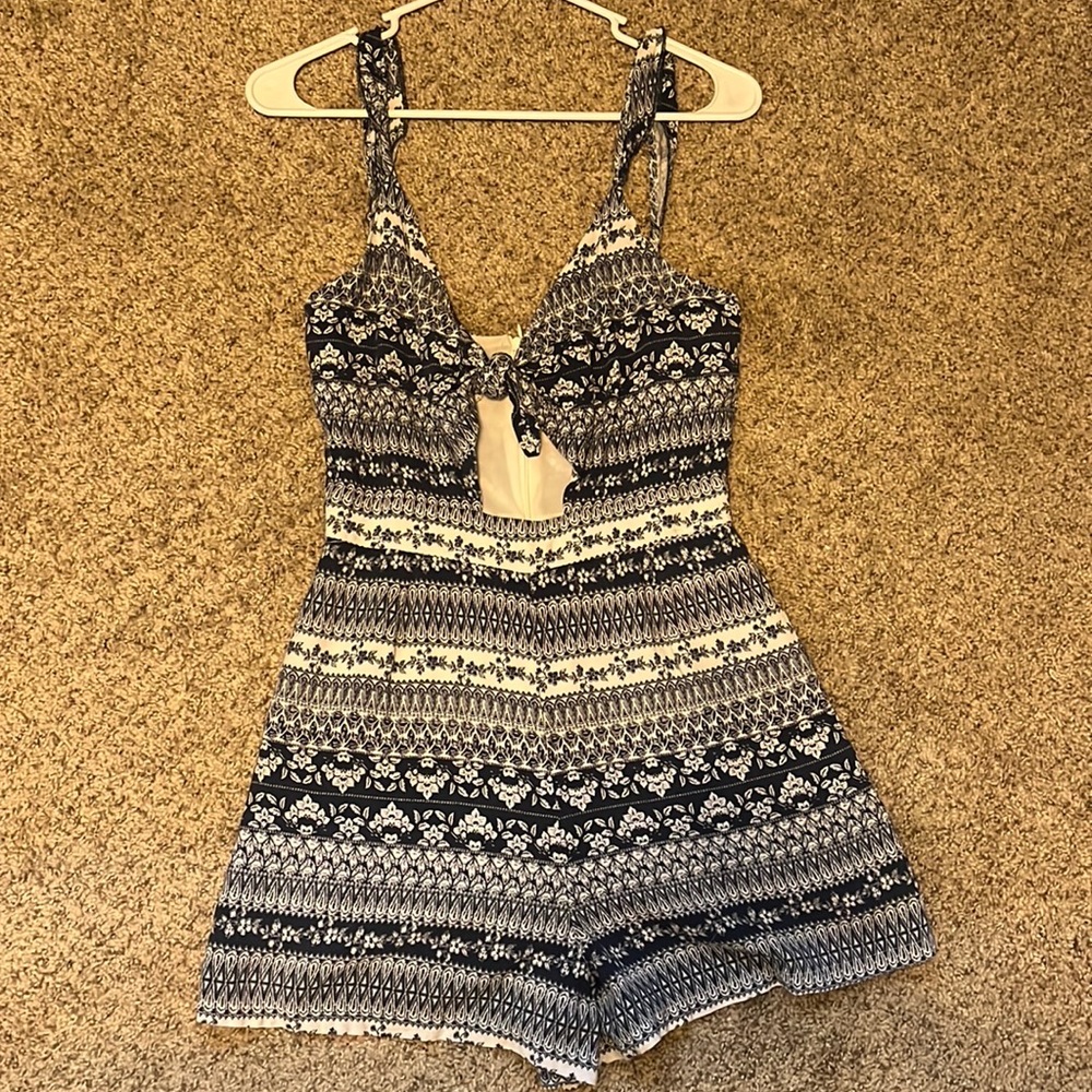 Romper, zip up, tie front, rue21 size small